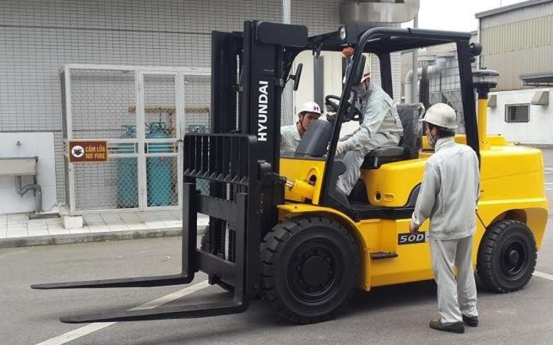 Các Loại Xe Nâng Thông Dụng Ngày Nay 1 cac-loai-xe-nang-thong-dung-ngay-nay