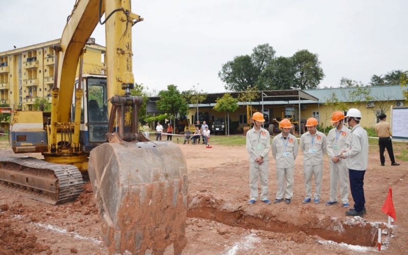 Khóa học lái máy xúc tại JUN OPEN